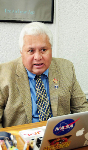  Rafael Navarro González, investigador del Instituto de Ciencias Nucleares de la UNAM y colaborador de la NASA en la misión Curiosity. FOTO: UNAM.