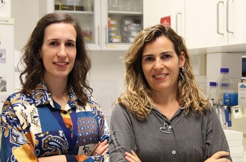 As investigadores Ana Maria Dias (esq.) e Salomé Pinho (dir.) assinaram o artigo científico publicado na revista 'Gastroenterology'.