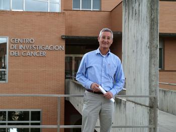 Eugenio Santos, director del Centro de Investigación del Cáncer (centro mixto Universidad de Salamanca-CSIC).