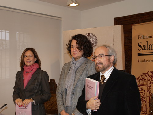 De izquierda a derecha, María José Rodríguez Sánchez de León, María Ángeles Serrano y el autor del libro, Manuel Cascón Bueno.