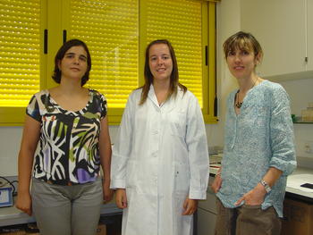 Gracia Merino, Míriam Pérez Guerrero y Ana Isabel Álvarez de Felipe, investigadoras del área de Fisiología de la Universidad de León.