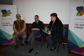De izquierda a derecha, Miguel Ángel Quintanilla, Ángel Losada y Cynthia Castro.