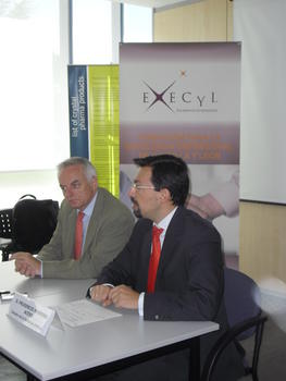 Prudencio Herrero, director de la Fundación para la Excelencia Empresarial en Castilla y León (Execyl), y Gerardo Gutiérrez, presidente de la compañía farmacéutica Gadea.