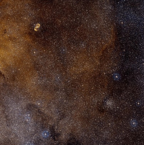 región del cielo en la constelación austral de Norma (La regla del Carpintero). Crédito:  ESO/Digitized Sky Survey 2. Acknowledgement: Davide De Martin.