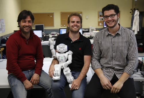 UCM research group with robot