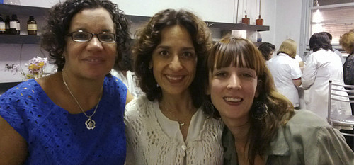 La Doctora Bibiana Fabre(izq.) junto a la directora de la investigación, Gabriela Berg(medio). FOTO: Agencia CTyS