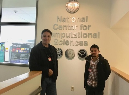 Pablo Araujo y Pablo Londoño, en el National Center for computational Sciences.